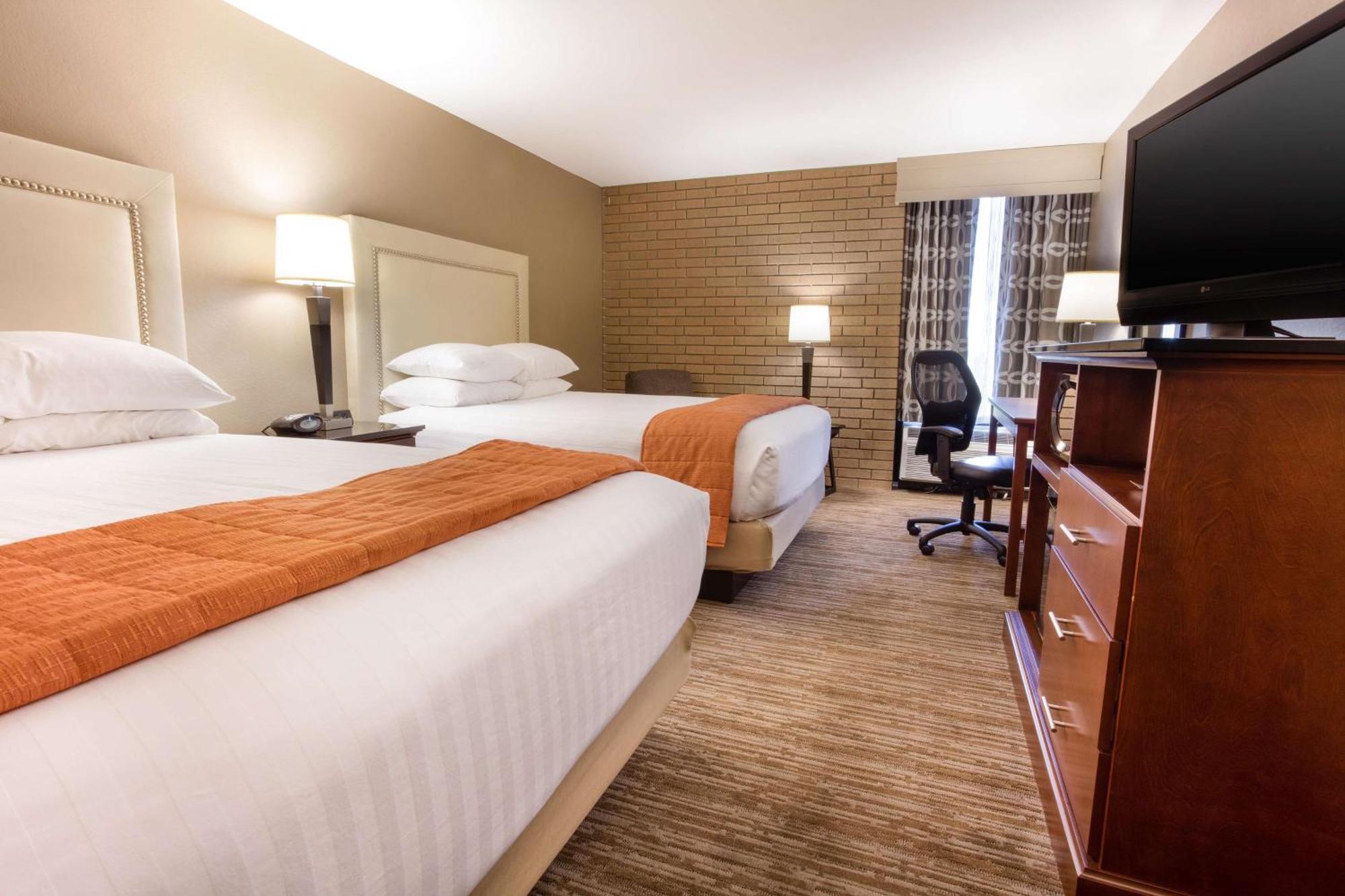 Drury Inn & Suites Kansas City Airport Exterior photo