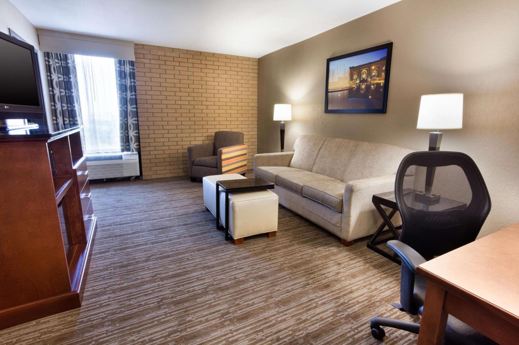 Drury Inn & Suites Kansas City Airport Exterior photo
