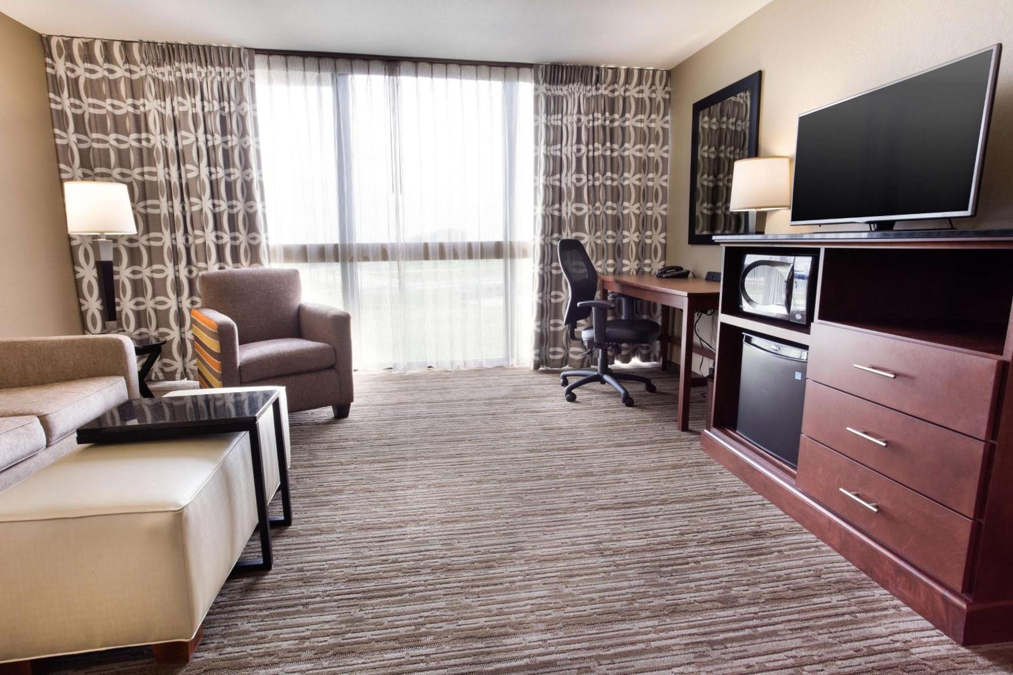 Drury Inn & Suites Kansas City Airport Exterior photo
