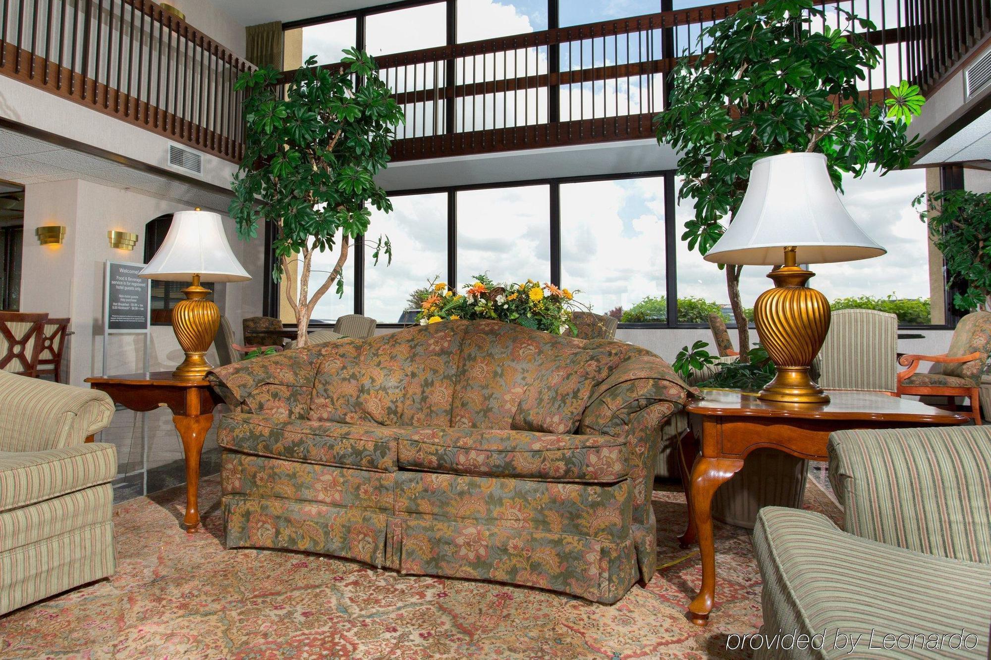Drury Inn & Suites Kansas City Airport Exterior photo