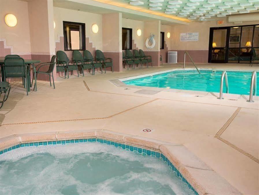 Drury Inn & Suites Kansas City Airport Exterior photo