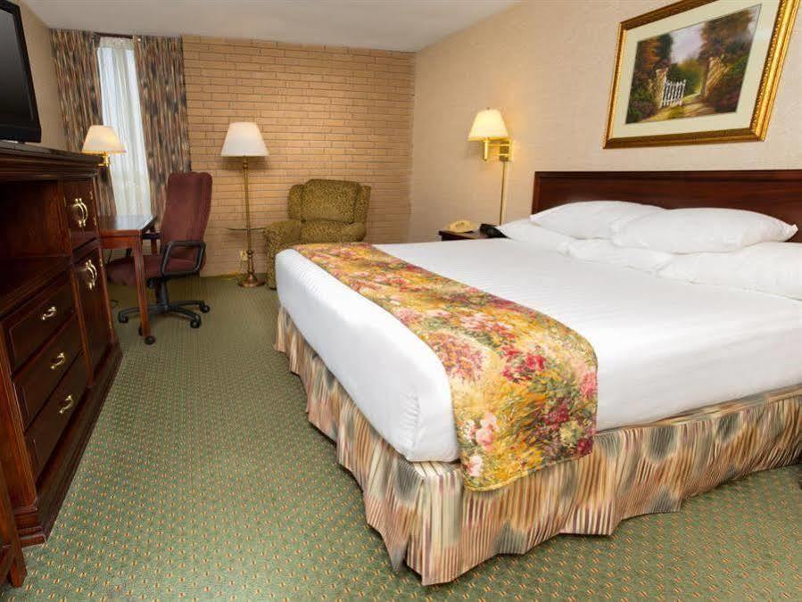 Drury Inn & Suites Kansas City Airport Exterior photo